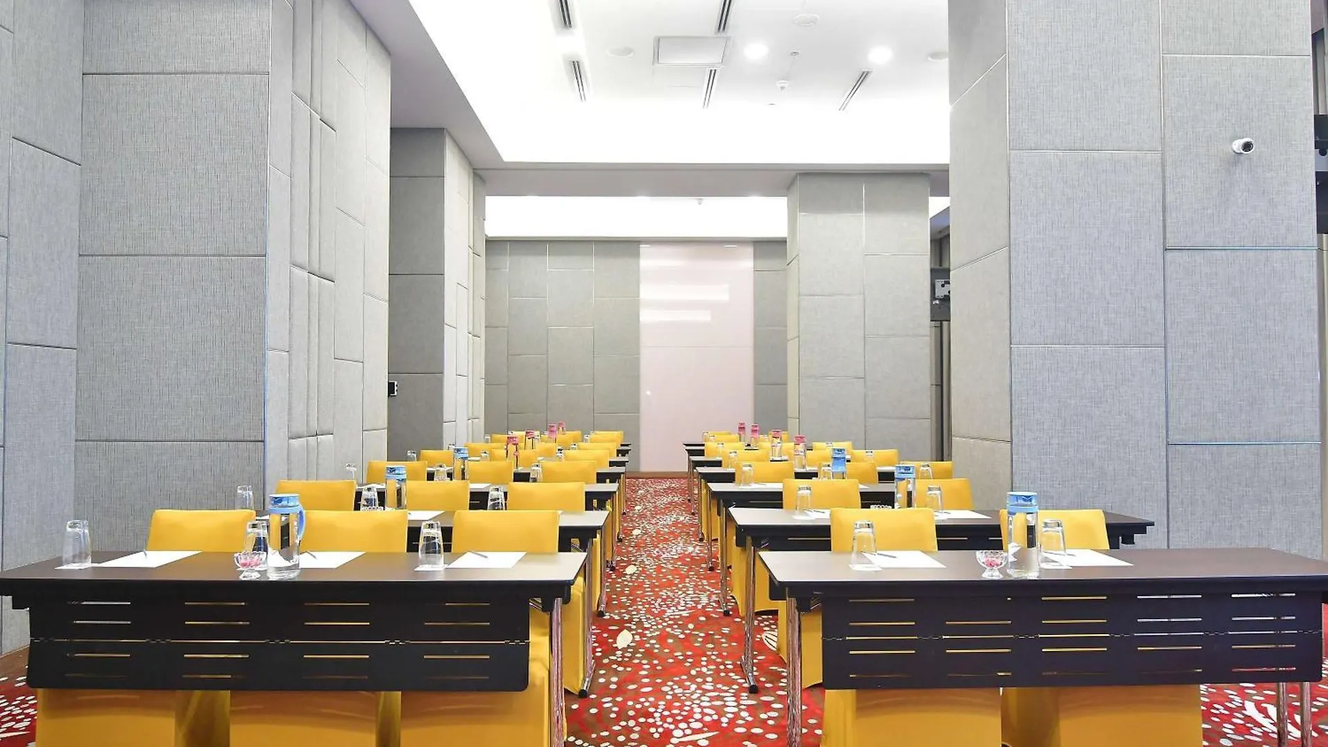 Mercure Kuala Lumpur Shaw Parade 4*,