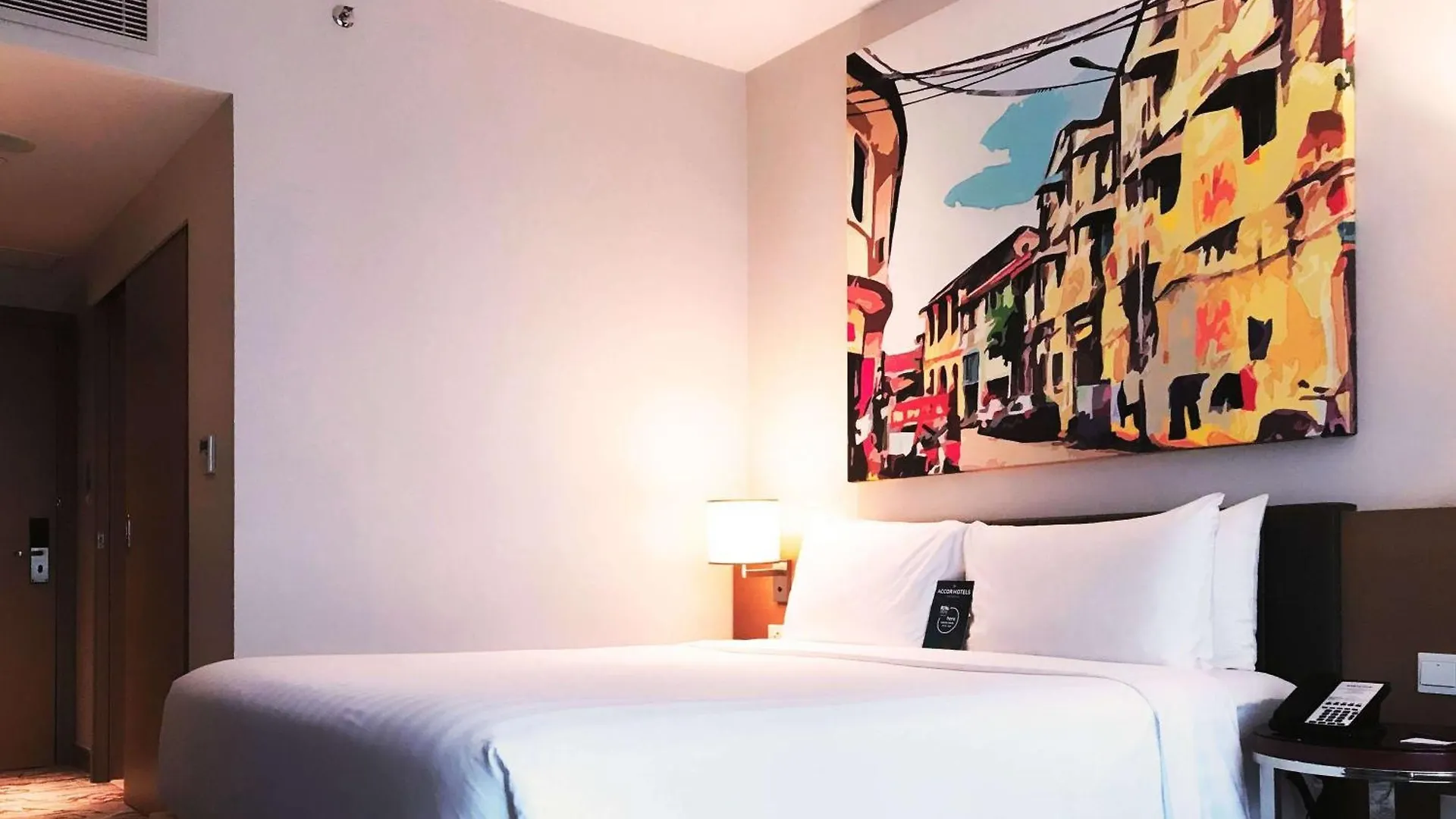 Mercure Kuala Lumpur Shaw Parade 4*,