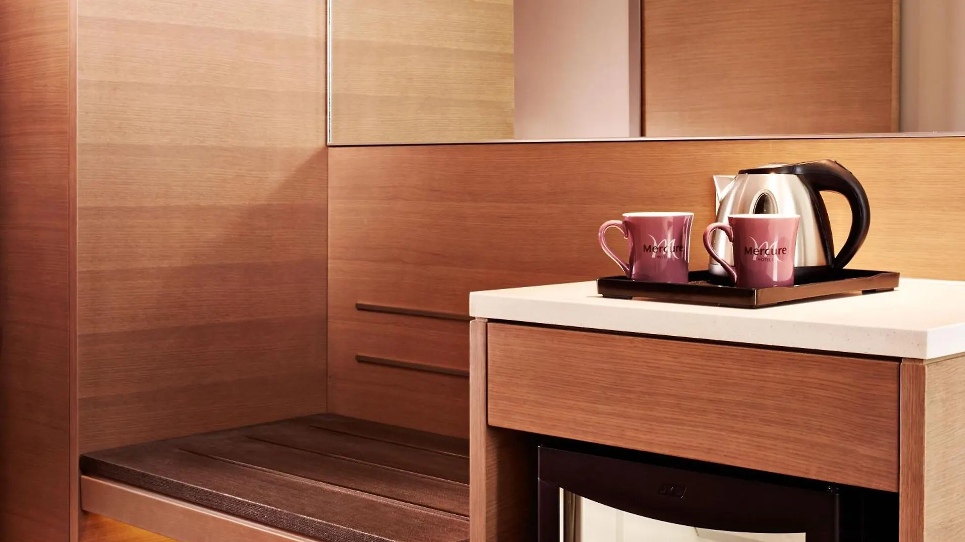 Mercure Kuala Lumpur Shaw Parade 4*,